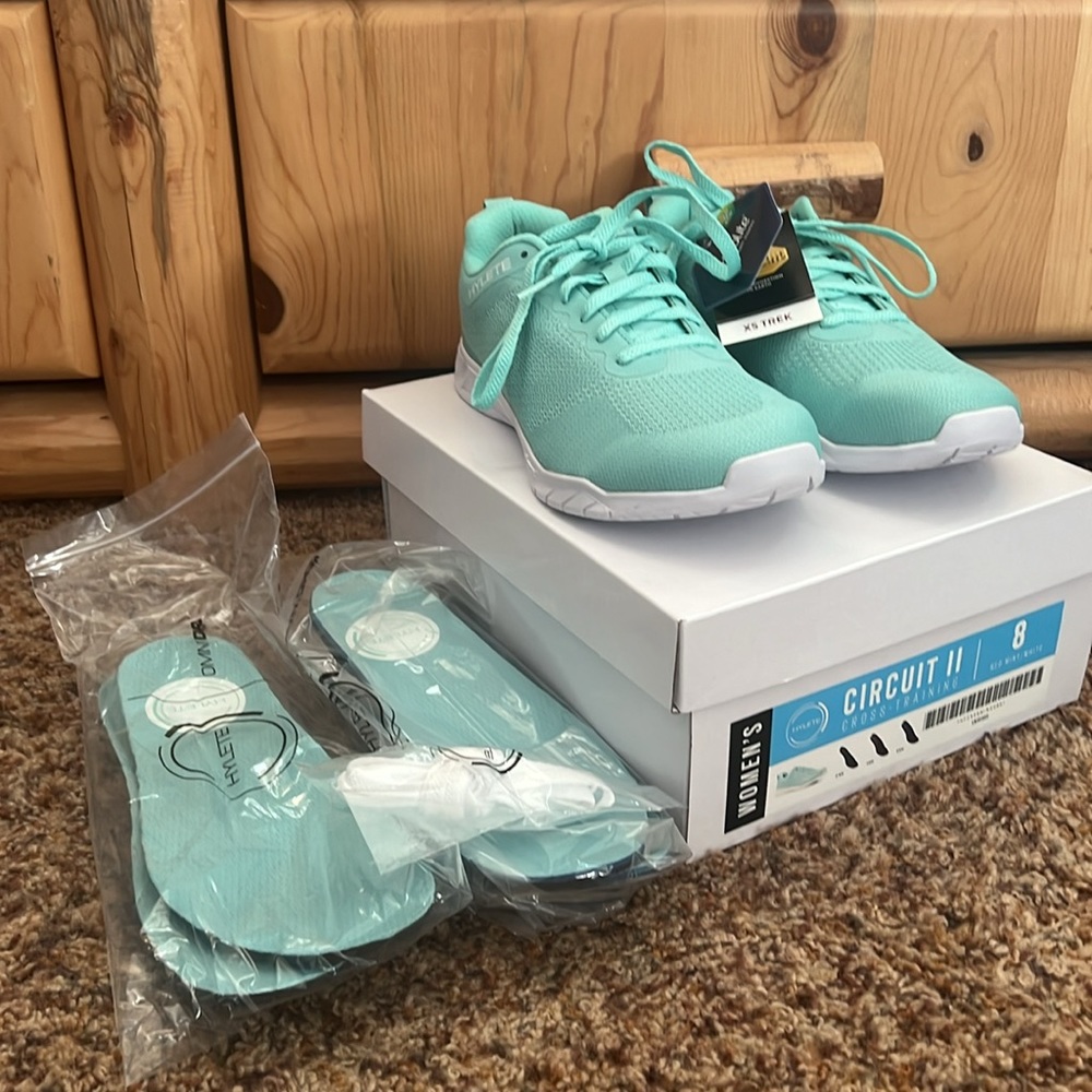 New Women’s Hylete Circuit II Size 8 Neo Mint / White